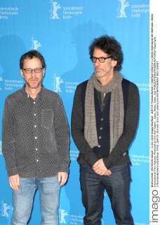 204735 Thomas Bohlen Starface 2016-02-11 Berlin Allemagne 6th Berlinale. Berlin International Film Festival. Photocall du film Hail Cesar! . Coen, Ethan; Coen, Joel  Copyright: xThomasxBohlenx xStarfacex STAR_204735_014