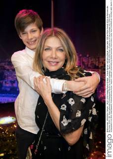 Ursula Karven mit Sohn Daniel Veres beim 99Fire-Films-Award 2016 im Rahmen der Berlinale 2016 66. Internationale Filmfestspiele Berlin im Admiralspalast. Berlin, 18.02.2016 Foto:xFredericx xFuturexImage