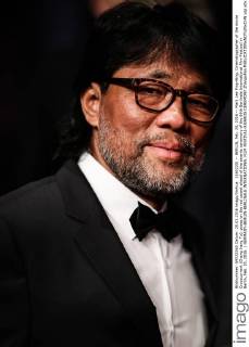 (160220) -- BERLIN, Feb. 20, 2016 -- Mark Lee Ping-Bing, Cinematographer of the movie Crosscurrent (Chang Jiang Tu), poses on the red carpet ahead of the awards ceremony of the 66th Berlinale International Film Festival in Berlin, Feb. 20, 2016. ) GERMANY-BERLIN-BERLINALE INTERNATIONAL FILM FESTIVAL-AWARDS CEREMONY ZhangxFan 