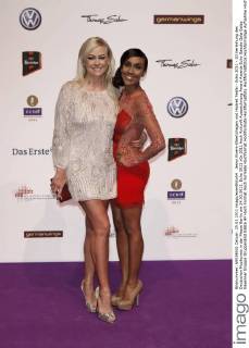 Jenny Elvers-Elbertzhagen und Hadnet Tesfai - Echo 2011 - 20.Verleihung des Deutschen Musikpreis in der Messe Berlin am 24.03.2011. Echo 2011