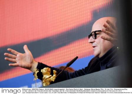 Gianfranco Rosi mit dem _Goldenen Bären Bester Film_ für den Film -Fuocoammare Fire At Sea- während der Pressekonferenz der Preisträger der 66. Internationalen Filmfestspiele Berlin snapshot-photography K.M.Krause