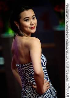 Chinese Actress Huang Lu poses on the red carpet ahead of the awards ceremony of the 66th Berlinale International Film Festival in Berlin, Feb. 20, 2016. ) GERMANY-BERLIN-BERLINALE INTERNATIONAL FILM FESTIVAL-AWARDS CEREMONY ZhangxFan 