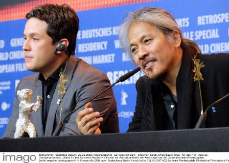 Lav Diaz mit dem _Silbernen Bären Alfred-Bauer-Preis_ für den Film -Hele Sa Hiwagang Hapis A Lullaby To The Sorrowful Mystery- während der Pressekonferenz der Preisträger der 66. Internationalen Filmfestspiele Berlin snapshot-photography K.M.Krause