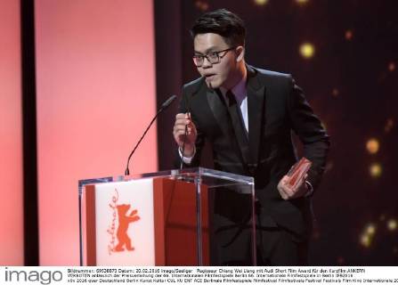 Regisseur Chiang Wei Liang mit Audi Short Film Award für den Kurzfilm ANKERN VERBOTEN anlässlich der Preisverleihung der 66. Internationalen Filmfestspiele Berlin 66. Internationale Filmfestspiele in Berlin IFB2016