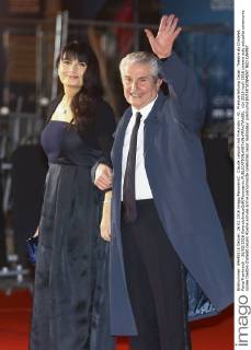 Claude Lelouch mit Freundin - 41. Preisverleihung Cesar, Theatre du Chatelet, Paris Frankreich - 26 02 2016 GwendolineLeGoff Panoramic 