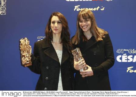 Cesar Preisverleihung in Paris - Preisträger Deniz Gamze Erguven, Alice Winocour ( Cesar bester Film, bestes Drehbuch Mustang ) - 41. Preisverleihung Cesar, Photocall mit den Gewinnern, Fouquets, Paris Frankreich - 26 02 2016 GwendolineLeGoff Panoramic 