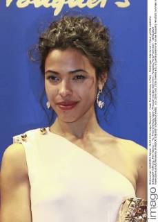 Cesar Preisverleihung in Paris - Preisträger Zita Hanrot ( Cesar größte weibliche Schauspiel-Hoffnung, Film Fatima ) - 41. Preisverleihung Cesar, Photocall mit den Gewinnern, Fouquets, Paris Frankreich - 26 02 2016 GwendolineLeGoff Panoramic 