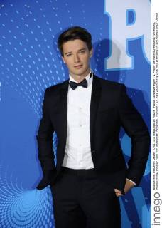 Patrick Schwarzenegger 1. People Germany Style Award Verleihung, Auszeichnung; Ehrung Hotel Vier Jahreszeiten Kempinski München 07. März 2016