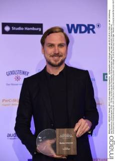 Schauspieler Lars Eidinger posiert am 08.03.2016 in Köln vor der Verleihung des Deutschen Hörbuchpreis 2016 . Mit der Verleihung des Deutschen Hörbuchpreises beginnt das internationale Literaturfestival.