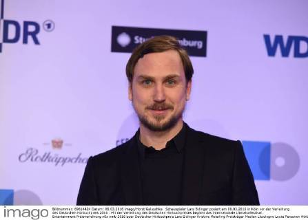 Schauspieler Lars Eidinger posiert am 08.03.2016 in Köln vor der Verleihung des Deutschen Hörbuchpreis 2016 . Mit der Verleihung des Deutschen Hörbuchpreises beginnt das internationale Literaturfestival.