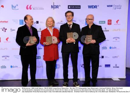 Die drei ??? Schauspieler Jens Wawrczeck, Andreas Fröhlich, Oliver Rohrbeck und Produzentin Heikedine Körting posieren am 08.03.2016 in Köln vor der Verleihung des Deutschen Hörbuchpreis 2016 . Mit der Verleihung des Deutschen Hörbuchpreises beginnt das internationale Literaturfestival.