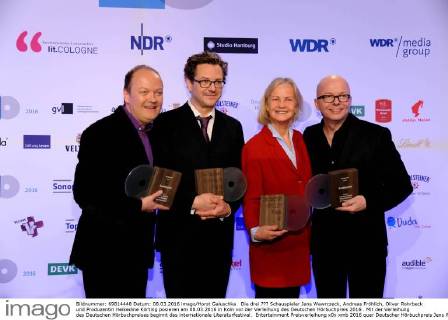 Die drei ??? Schauspieler Jens Wawrczeck, Andreas Fröhlich, Oliver Rohrbeck und Produzentin Heikedine Körting posieren am 08.03.2016 in Köln vor der Verleihung des Deutschen Hörbuchpreis 2016 . Mit der Verleihung des Deutschen Hörbuchpreises beginnt das internationale Literaturfestival.