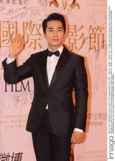 MACAU, CHINA - MARCH 08: (CHINA OUT) South Korean actor Song Seung-heon attends the Gold Aries Award Of Macau International Film Festival on March 8, 2016 in Macau, China.  CFP480844639