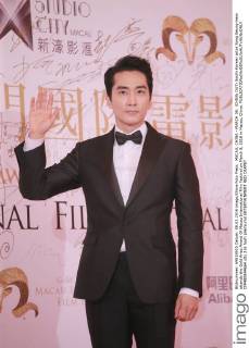 MACAU, CHINA - MARCH 08: (CHINA OUT) South Korean actor Song Seung-heon attends the Gold Aries Award Of Macau International Film Festival on March 8, 2016 in Macau, China.  CFP480844664