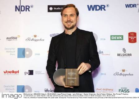 Lars Eidinger ( Bester Interpret, David Foster Wallace: Der Planet Trillaphon im Verhältnis zur Üblen Sache ) bei der Verleihung des Deutschen Hörbuchpreises 2016 im WDR Funkhaus. Köln, 08.03.2016 Foto:xC.xHardtx xFuturexImage
