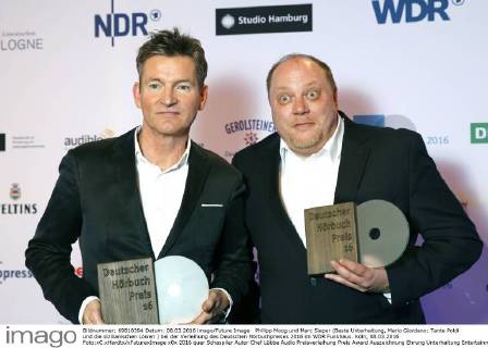 Philipp Moog und Marc Sieper (Beste Unterhaltung, Mario Giordano: Tante Poldi und die sizilianischen Löwen ) bei der Verleihung des Deutschen Hörbuchpreises 2016 im WDR Funkhaus. Köln, 08.03.2016 Foto:xC.xHardtx xFuturexImage