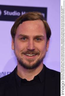 Schauspieler Lars Eidinger posiert am 08.03.2016 in Köln vor der Verleihung des Deutschen Hörbuchpreis 2016 . Mit der Verleihung des Deutschen Hörbuchpreises beginnt das internationale Literaturfestival.