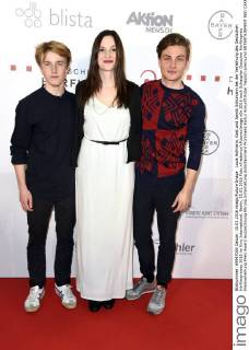 Louis Hofmann, Gast und Jannik Schümann bei der Verleihung des Deutschen Hörfilmpreises 2016 im Kino International. Berlin, 15.03.2016 Foto:xFredericx xFuturexImage
