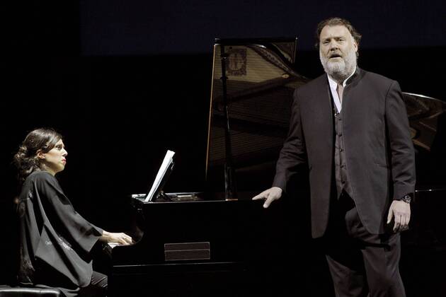 Welsh bass-baritone Bryn Terfel (R), who received Best Liric Recital or Concert award, perfoms together with pianist Irene Alzajeme (L) during the Teatro Campoamor liric awards held at Campoamor theatre in Oviedo, northern Spain, on 19 March 2016. TEATRO CAMPOAMOR AWARDS !ACHTUNG: NUR REDAKTIONELLE NUTZUNG!  20160320-635940320424918044