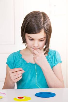 Girl embroidering, felt, decoration model released Symbolfoto  LVF004632