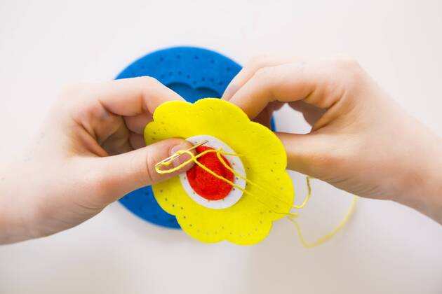 Girl embroidering, felt, decoration model released Symbolfoto  LVF004633