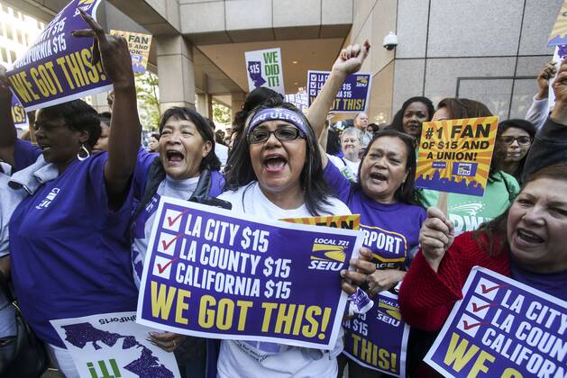 (160404) -- LOS ANGELES, April 4, 2016 -- Supporters celebrate after California Governor Jerry Brown signed landmark legislation SB 3 into law in Los Angeles, California, the United States, on April 4, 2016. Lawmakers in California on Thursday approved of raising minimum wage to 15 dollars an hour by 2022, making the state the first to mandate such a pay hike. ) U.S.-CALIFORNIA-LOS ANGELES-MINIMUM WAGE-LEGISLATION ZhaoxHanrong 