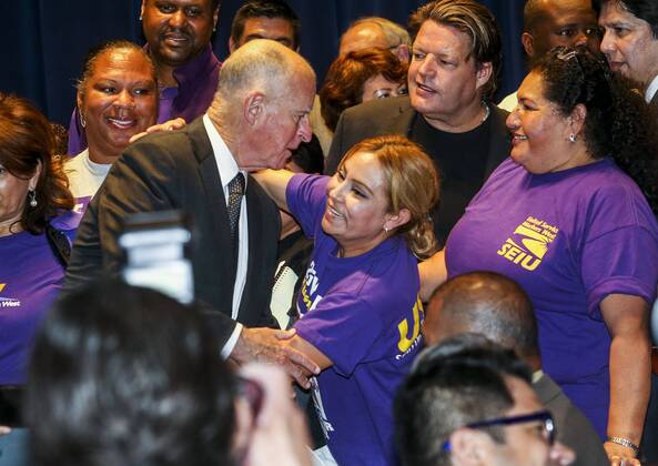 (160404) -- LOS ANGELES, April 4, 2016 -- Supporters greet with California Governor Jerry Brown after he signed landmark legislation SB 3 into law in Los Angeles, California, the United States, on April 4, 2016. Lawmakers in California on Thursday approved of raising minimum wage to 15 dollars an hour by 2022, making the state the first to mandate such a pay hike. ) U.S.-CALIFORNIA-LOS ANGELES-MINIMUM WAGE-LEGISLATION ZhaoxHanrong 