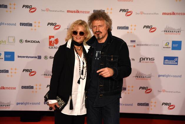 04.04..2016 xmfx Frankfurt am Main, Messe red carpet, Roter Teppich PRG Live Entertainment Award (LEA) 2016 BAP Wolfgang Niedecken und Ehefrau Tina Golemiewski