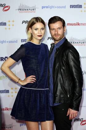 Carolin Niemczyk und Daniel Grunenberg (Glasperlenspiel) bei der Verleihung des PRG Live Entertainment Award 2016 in der Festhalle Frankfurt. Frankfurt am Main, 04.04.2016 Foto:xS.xGabschx xFuturexImage