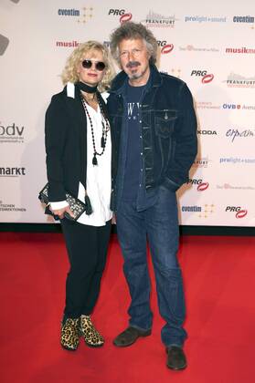 Wolfgang Niedecken mit Ehefrau Tina Golemiewski bei der Verleihung des PRG Live Entertainment Award 2016 in der Festhalle Frankfurt. Frankfurt am Main, 04.04.2016 Foto:xS.xGabschx xFuturexImage