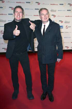 Andy McCluskey und Paul Humphreys (OMD Orchestral Manoeuvres in the Dark) bei der Verleihung des PRG Live Entertainment Award 2016 in der Festhalle Frankfurt. Frankfurt am Main, 04.04.2016 Foto:xS.xGabschx xFuturexImage