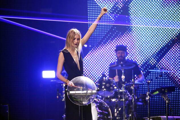 Carolin Niemczyk (Glasperlenspiel) bei der Verleihung des PRG Live Entertainment Award 2016 in der Festhalle Frankfurt. Frankfurt am Main, 04.04.2016 Foto:xS.xGabschx xFuturexImage