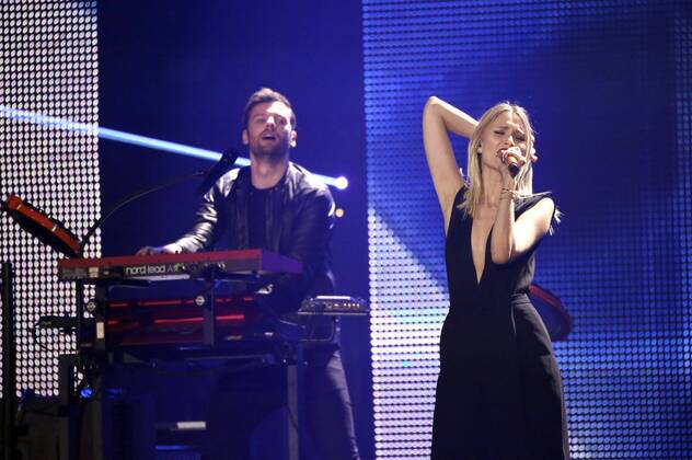 Daniel Grunenberg und Carolin Niemczyk (Glasperlenspiel) bei der Verleihung des PRG Live Entertainment Award 2016 in der Festhalle Frankfurt. Frankfurt am Main, 04.04.2016 Foto:xS.xGabschx xFuturexImage