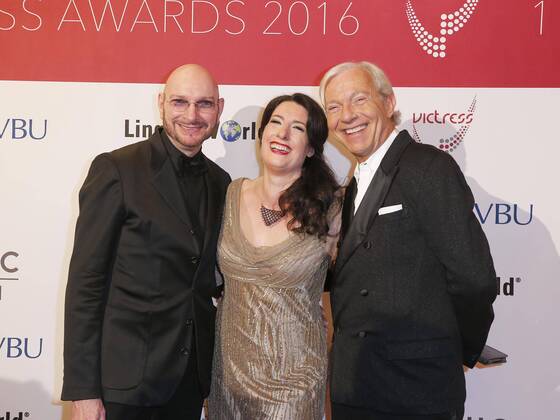 Ralph Morgenstern, Sonja Fusati, Jo Groebel bei der Verleihung VICTRESS Award 2016 im Hotel Titanic Chausseestr. Berlin.
