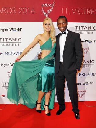Anne-Kathrin Kosch, Thierry Bisso bei der Verleihung VICTRESS Award 2016 im Hotel Titanic Chausseestr. Berlin.