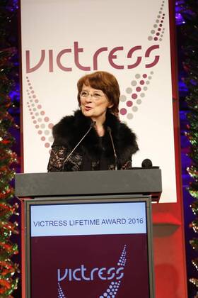 Dagmar Reim (Preistraegerin Lifetime Achievement Award) bei der Verleihung VICTRESS Award 2016 im Hotel Titanic Chausseestr. Berlin.
