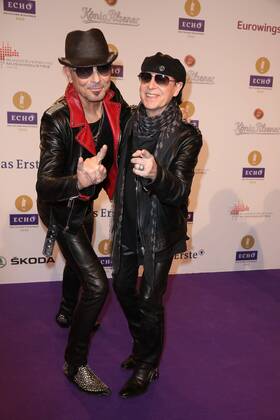 Rudolf Schenker und Klaus Meine von der Gruppe Scorpions bei der Verleihung vom Echo am 07.04.2016 in Berlin Echo Verleihung 2016 in Berlin 