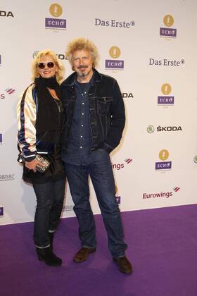 Wolfgang Niedecken, Tina Golemiewski bei Verleihung des Deutschen Musikpreises Echo 2016 im Palais am Funkturm Berlin.