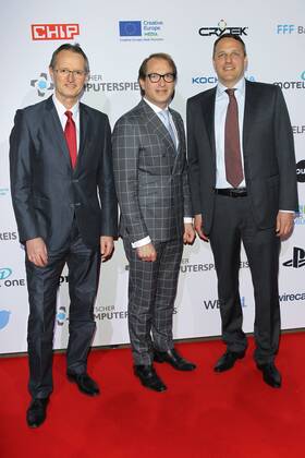 Klemens Kundratitz, Alexander Dobrindt, Dr.Florian Stadlbauer, Verleihung des Deutschen Computerspielpreis 2016 in der BMW Welt in Muenchen am 07.04.2016