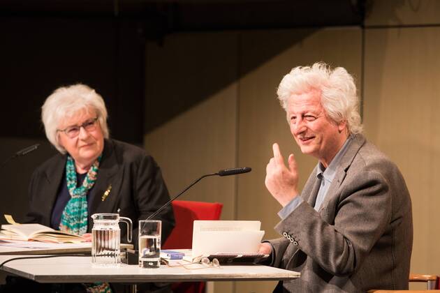 Berliner Akademie der Künste Peter Esterhazy Die Markus-Version Hanser Buchpremiere Gespräch: Sigrid Löffler. in der Berliner Akademie der Künste. am 07.04.2016