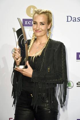 Sarah Connor mit dem Echo für die beste Künstlerin national Rock Pop bei der 25. Verleihung des Echo 2016 in der Messe Berlin. Berlin, 07.04.2016 Foto:xFredericx xFuturexImage