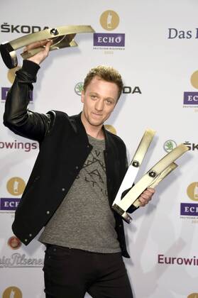 Joris mit den Echos für den Newcomer des Jahres national, dem Kritikerpreis national und dem Radiopreis bei der 25. Verleihung des Echo 2016 in der Messe Berlin. Berlin, 07.04.2016 Foto:xFredericx xFuturexImage