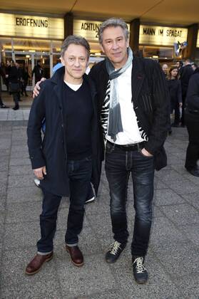 Axel Pape und Michael Kind bei der Eröffnung des Filmfestivals achtung berlin - new berlin film award mit dem Film Mann im Spagat: Pace, Cowboy, Pace im Kino International. Berlin, 13.04.2016 Foto:xS.xGabschx xFuturexImage
