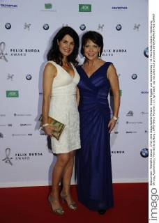 Nicola Tiggeler und Janina Hartwig 14. Felix Burda Award Verleihung, Ehrung, Auszeichnung Felix Burda Stiftung BMW-Welt München 17. April 2016