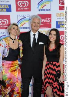 Guido Knopp mit Ehefrau und Tochter 19. Radio Regenbogen Award Verleihung Ehrung Preis Europa-Park Rust Freizeitpark Rust 22. April 2016