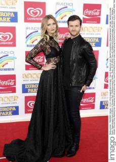 Carolin Niemczyk und Daniel Grunenberg (Glasperlenspiel) bei der Verleihung des Radio Regenbogen Award 2016 im Europa-Park Confertainment Center. Rust, 22.04.2016 Foto:xS.xGabschx xFuturexImage