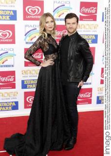 Carolin Niemczyk und Daniel Grunenberg (Glasperlenspiel) bei der Verleihung des Radio Regenbogen Award 2016 im Europa-Park Confertainment Center. Rust, 22.04.2016 Foto:xS.xGabschx xFuturexImage
