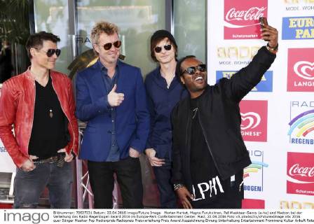 Morten Harket, Magne Furuholmen, Pal Waaktaar-Savoy (a-ha) und Madcon bei der Verleihung des Radio Regenbogen Award 2016 im Europa-Park Confertainment Center. Rust, 22.04.2016 Foto:xS.xGabschx xFuturexImage