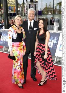 Guido Knopp mit Ehefrau Gabriella Knopp und Tochter bei der Verleihung des Radio Regenbogen Award 2016 im Europa-Park Confertainment Center. Rust, 22.04.2016 Foto:xS.xGabschx xFuturexImage
