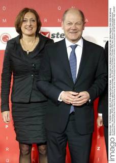 Britta Ernst mit Ehemann Olaf Scholz bei der Henri Nannen Preis 2016 Verleihung im Curio Haus. Hamburg, 28.04.2016 Foto:xgbrcix xFuturexImage
